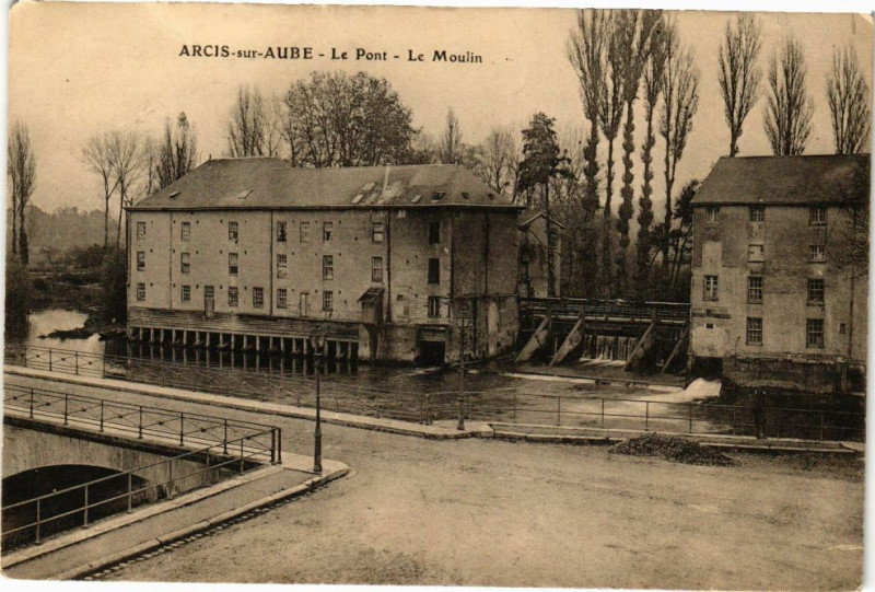 Carte postale ancienne Arcis-sur-Aube - Le pont le moulin à Arcis-sur-Aube