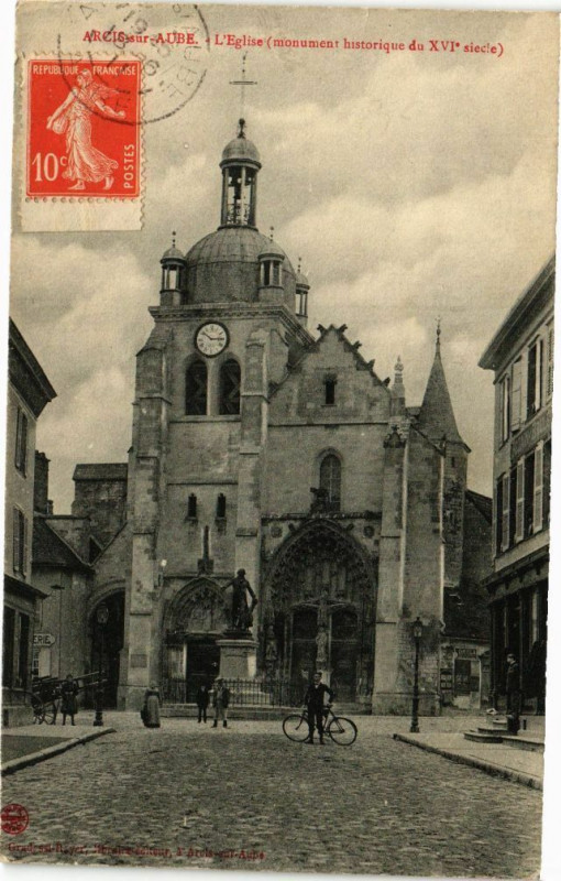 Carte postale ancienne Arcis-sur-Aube - L'eglise à Arcis-sur-Aube