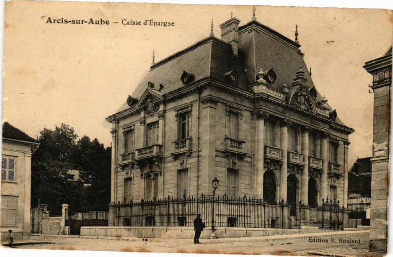 Carte postale ancienne Arcis-sur-Aube - Caisse d'epargne à Arcis-sur-Aube