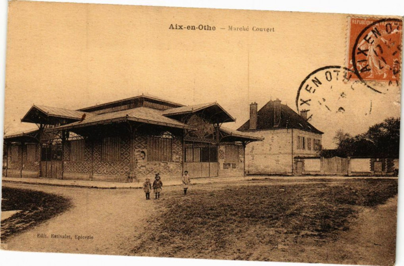 Carte postale ancienne Aix-en-Othe - Marche couvert