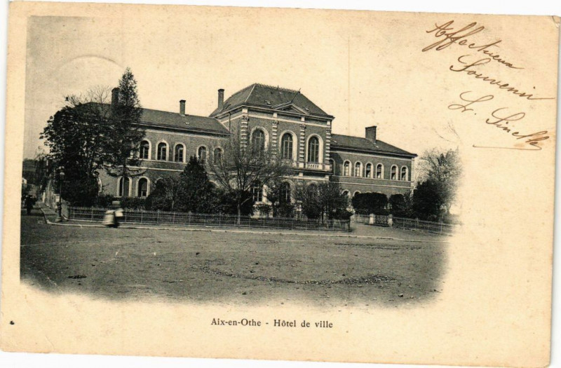 Carte postale ancienne Aix-en-Othe - Hotel de ville