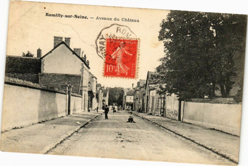 Carte postale ancienne Romilly-sur-Seine - Avenue du Chateau à Romilly-sur-Seine