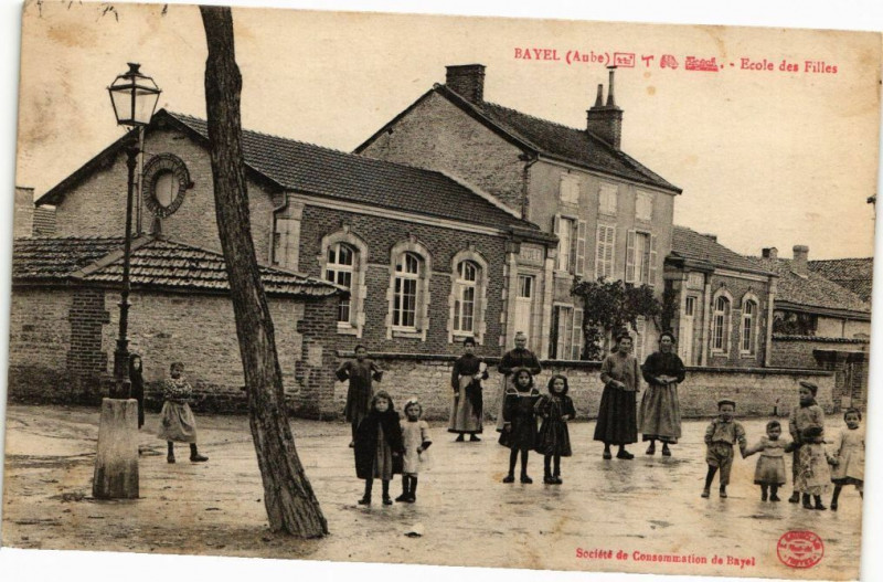 Carte postale ancienne Bayel - Ecole des Filles à Bayel
