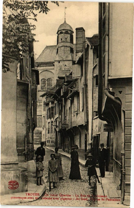Carte postale ancienne Troyes - Un Vieux Quartier à Troyes