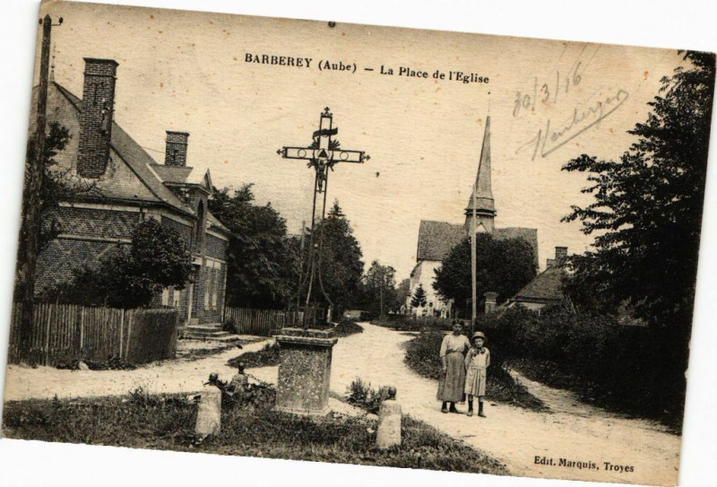 Carte postale ancienne Barberey - La Place de l'Eglise