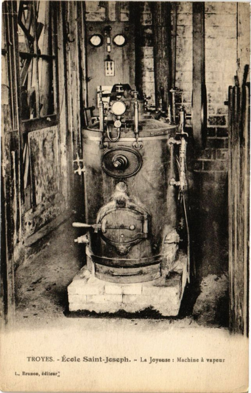 Carte postale ancienne Troyes - Ecole St. Joseph - Machine a vapeur à Troyes