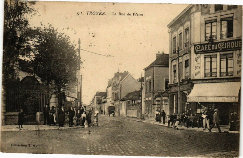 Carte postale ancienne Troyes - La Rue de Preize à Troyes