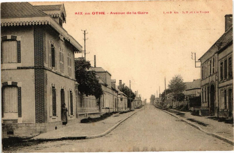 Carte postale ancienne Aix-en-Othe - Avenue de la Gare