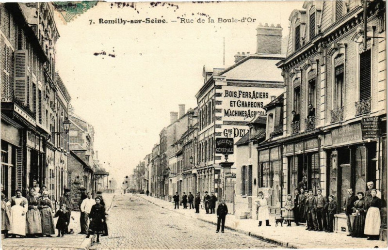Carte postale ancienne Romilly-sur-Seine - Rue de la Boule d'Or à Romilly-sur-Seine