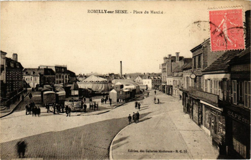 Carte postale ancienne Romilly-sur-Seine - Place du Marché à Romilly-sur-Seine