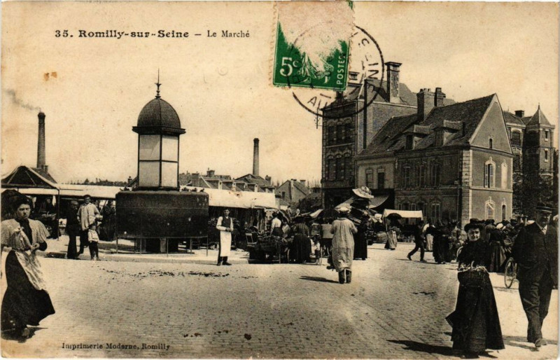 Carte postale ancienne Romilly-sur-Seine - Le Marché à Romilly-sur-Seine
