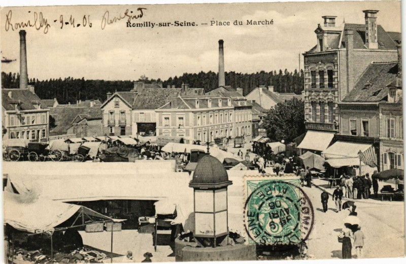 Carte postale ancienne Romilly-sur-Seine - Place du Marché à Romilly-sur-Seine