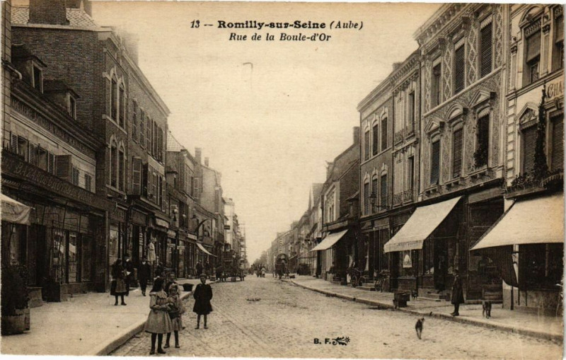 Carte postale ancienne Romilly-sur-Seine - Rue de la Boule d'Or à Romilly-sur-Seine