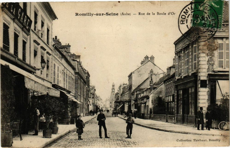 Carte postale ancienne Romilly-sur-Seine - Rue de la Boule d'Or à Romilly-sur-Seine