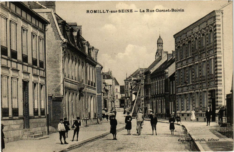 Carte postale ancienne Romilly-sur-Seine - Rue Gornet-Boivin à Romilly-sur-Seine