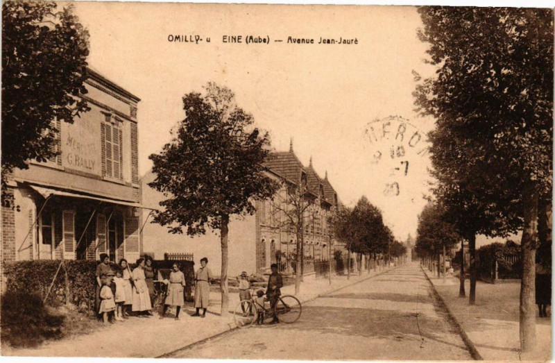 Carte postale ancienne Romilly-sur-Seine - Avenue Jean-Jauré à Romilly-sur-Seine