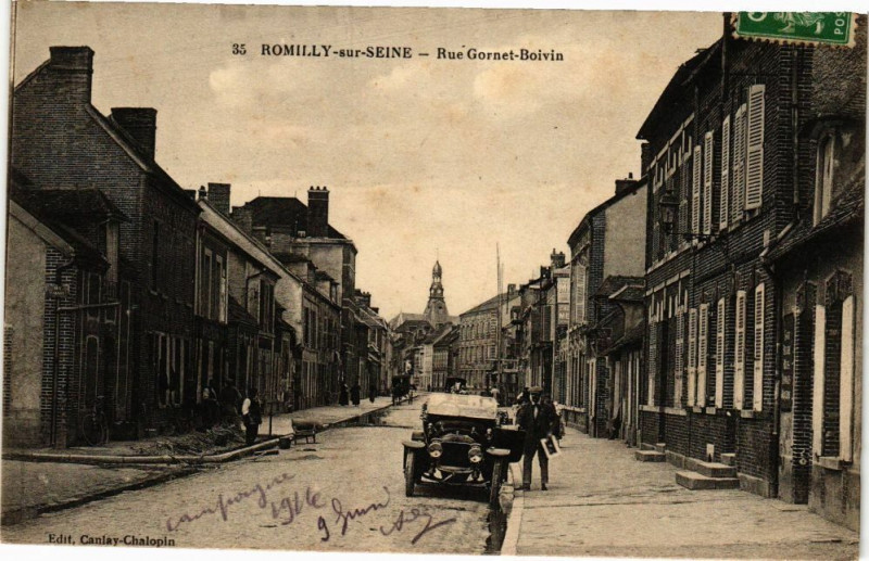 Carte postale ancienne Romilly-sur-Seine - Rue Gornet-Boivin à Romilly-sur-Seine