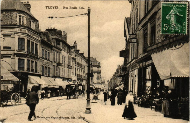 Carte postale ancienne Troyes - Rue Emile Zola à Troyes