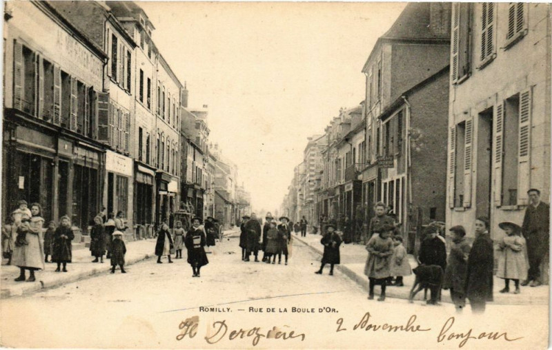 Carte postale ancienne Romilly-sur-Seine - Rue de la Boule d'Or à Romilly-sur-Seine