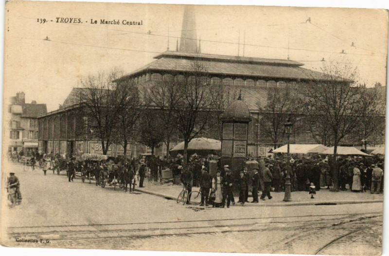 Carte postale ancienne Troyes - Le Marché Centrale à Troyes