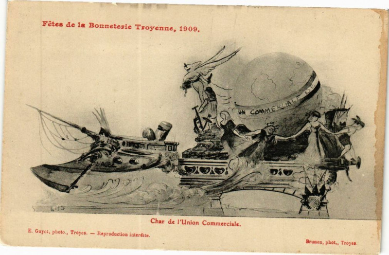Carte postale ancienne Troyes Fetes de la Bonneterie - Char de L'Union Commerciale à Troyes