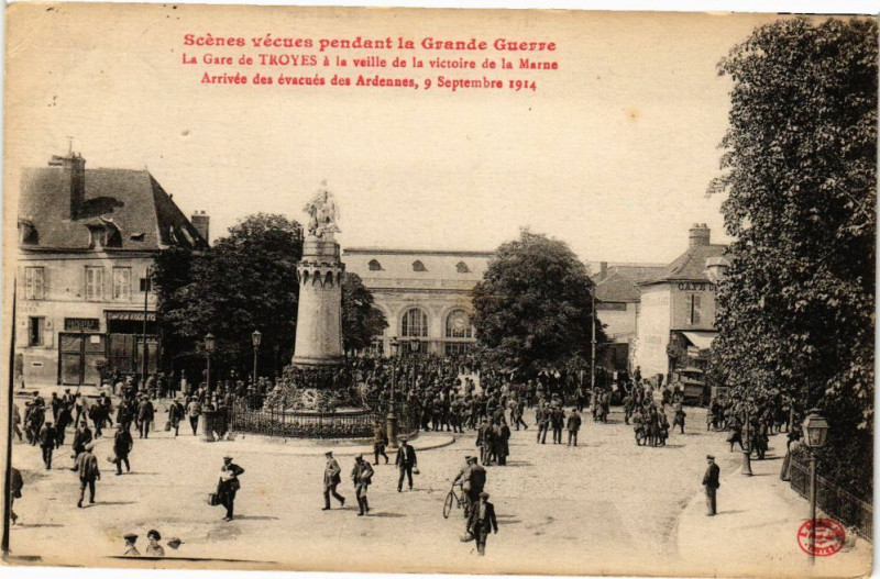 Carte postale ancienne Troyes - pendant la Grande Guerre, la Gare à Troyes