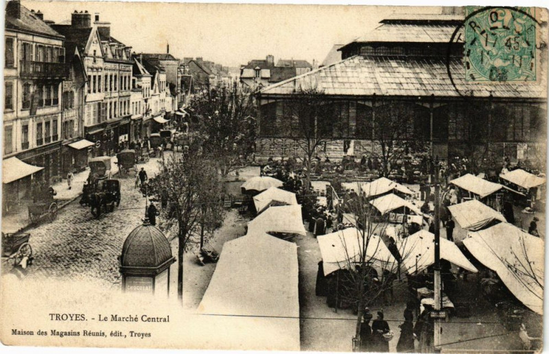 Carte postale ancienne Troyes - Le Marché Central à Troyes