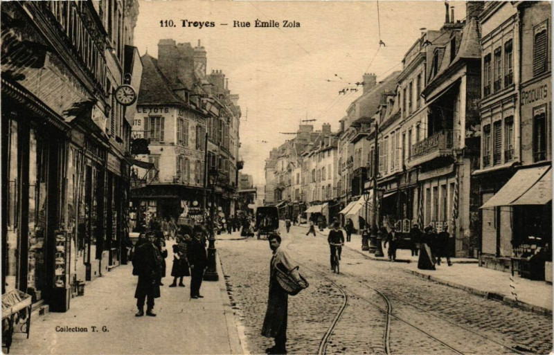 Carte postale ancienne Troyes - Rue Emile Zola à Troyes