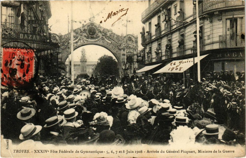 Carte postale ancienne Troyes - Fete Féd. De Gimn. - Arrivée du Ministre de la Guerre à Troyes