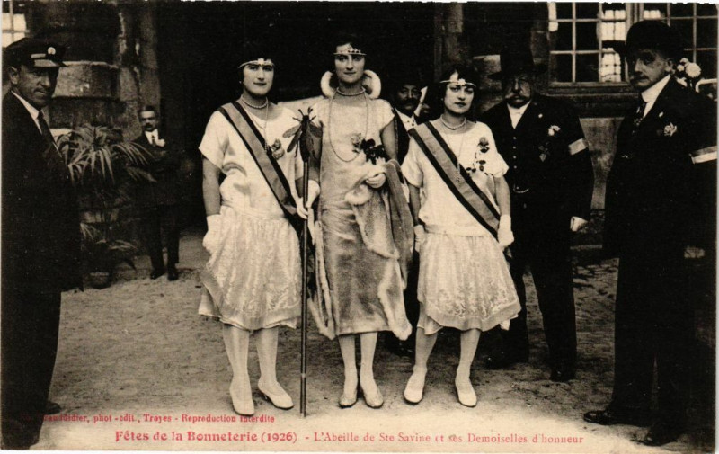 Carte postale ancienne Troyes Fetes de la Bonneterie - L'Abeille et ses Demoiselles à Troyes