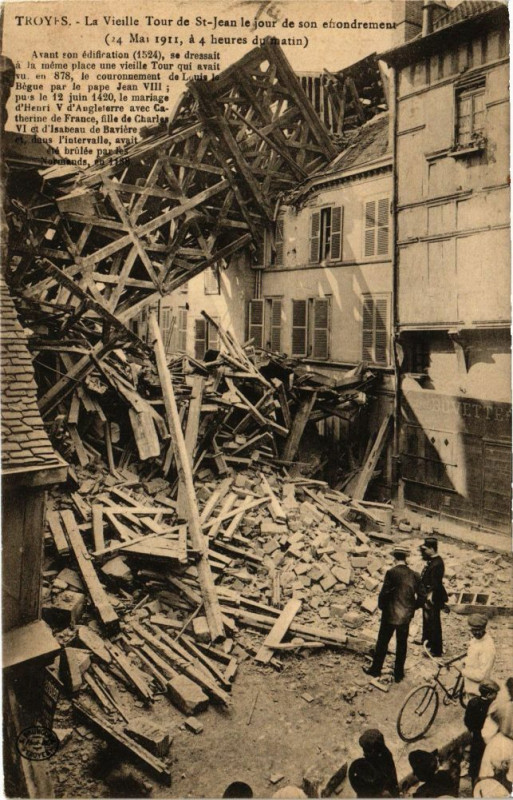 Carte postale ancienne Troyes - Ecroulement de la tour de l'église St. Jean à Troyes
