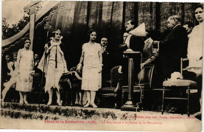 Carte postale ancienne Troyes Fetes de la Bonneterie - La Bienvenue de la Reine à Troyes