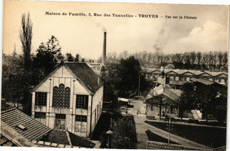 Carte postale ancienne Troyes Maison de Famille - Vue sur la Filature à Troyes
