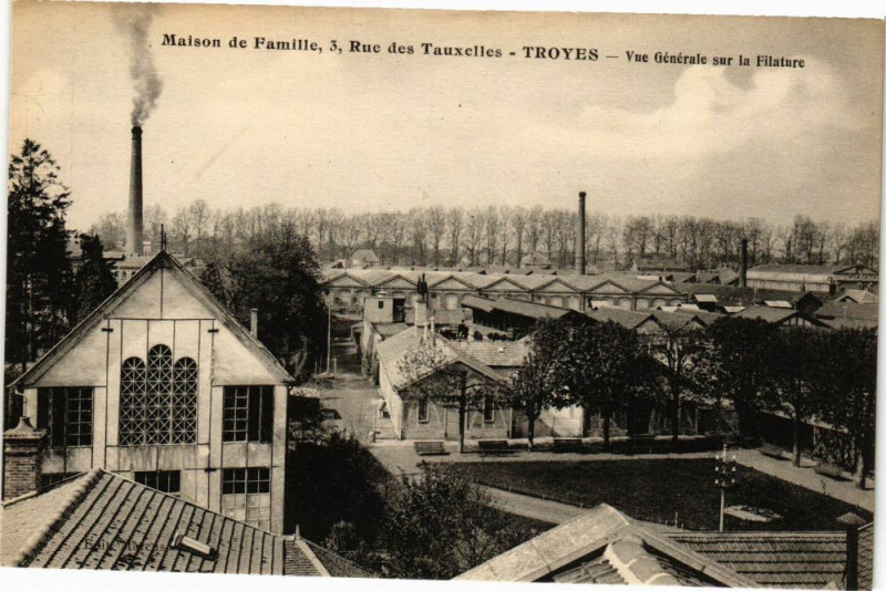 Carte postale ancienne Troyes Maison de Famille - Vue générale sur la Filature à Troyes