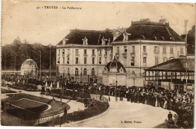 Carte postale ancienne Troyes - La Préfecture à Troyes