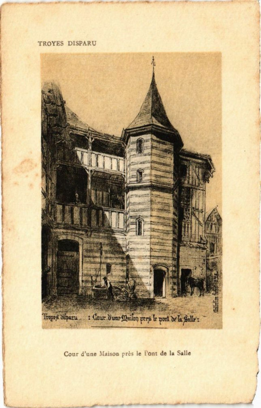 Carte postale ancienne Troyes disparu - Cour d'une Maison pres de Pont de la Salle à Troyes