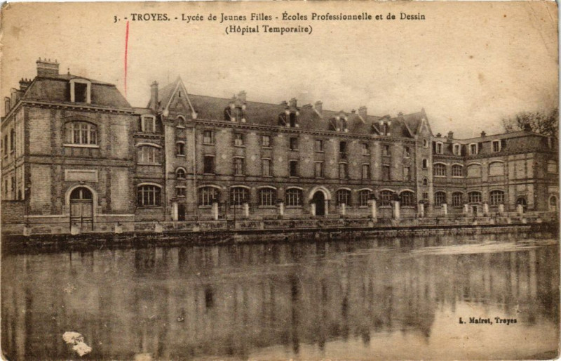 Carte postale ancienne Troyes - Lycée de Jeunes Filles Ecole Professionelle et de Dessin à Troyes