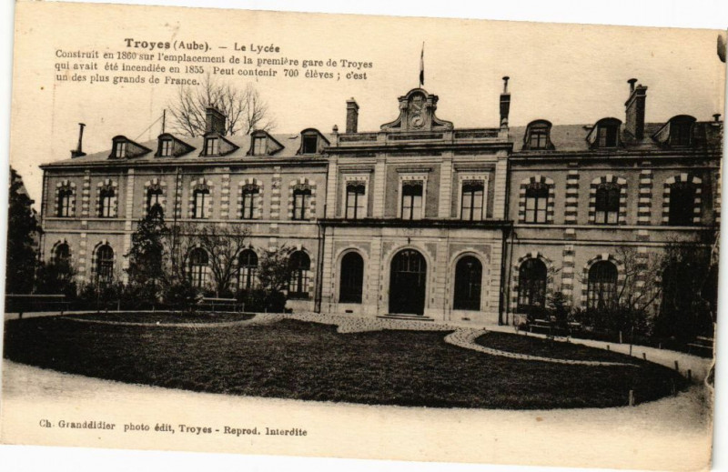 Carte postale ancienne Troyes - Le Lycée à Troyes