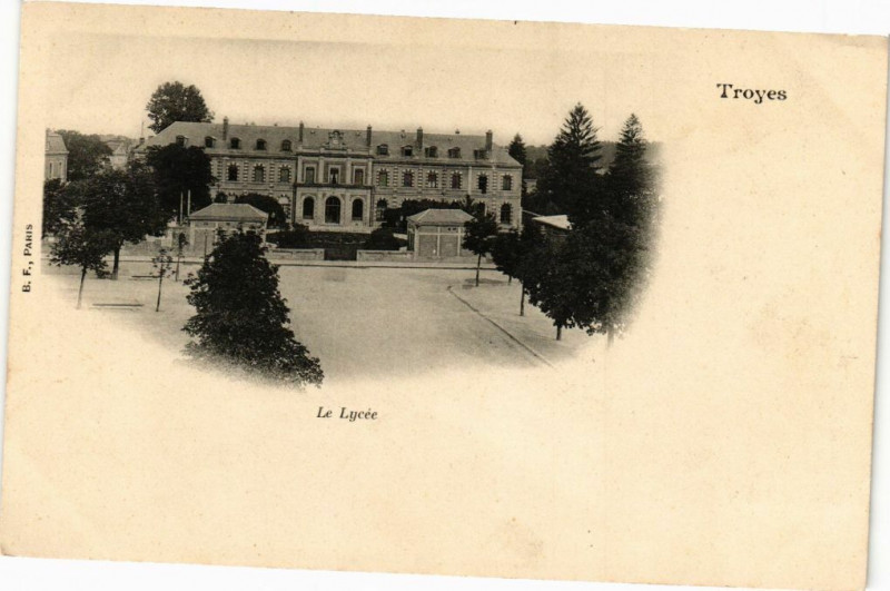 Carte postale ancienne Troyes - Le Lycée à Troyes