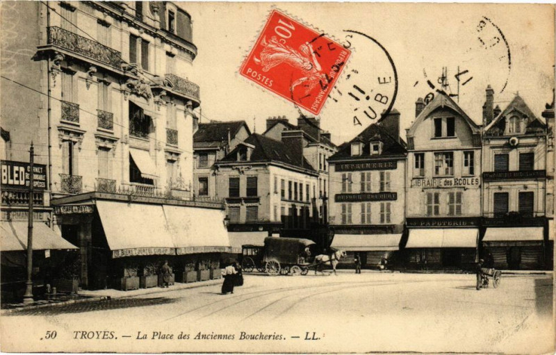 Carte postale ancienne Troyes - La Place des Anciennes Boucheries à Troyes