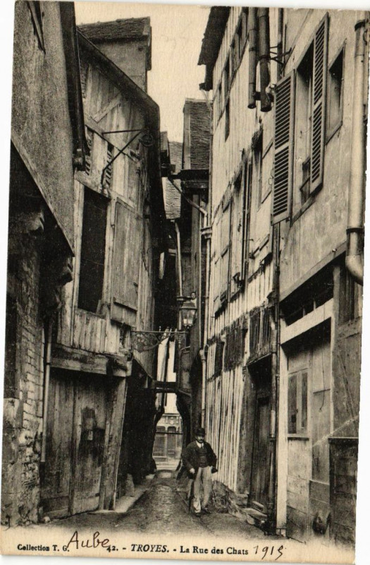 Carte postale ancienne Troyes - Rue des Chats à Troyes