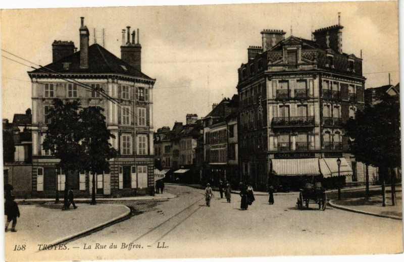 Carte postale ancienne Troyes - Rue du Beffroi à Troyes