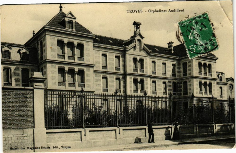 Carte postale ancienne Troyes - Orphelinat Audiffred à Troyes