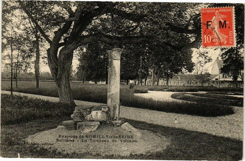 Carte postale ancienne Romilly-sur-Seine - Tombeau de Voltaire à Romilly-sur-Seine