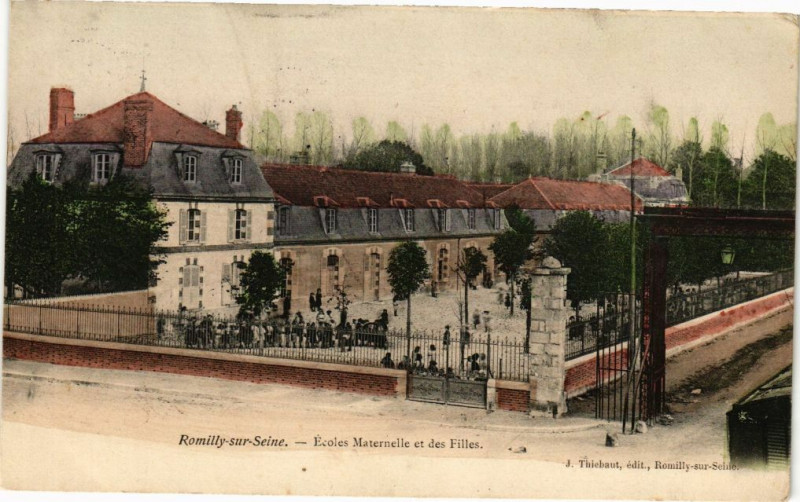 Carte postale ancienne Romilly-sur-Seine - Ecole Maternelle et de Filles à Romilly-sur-Seine