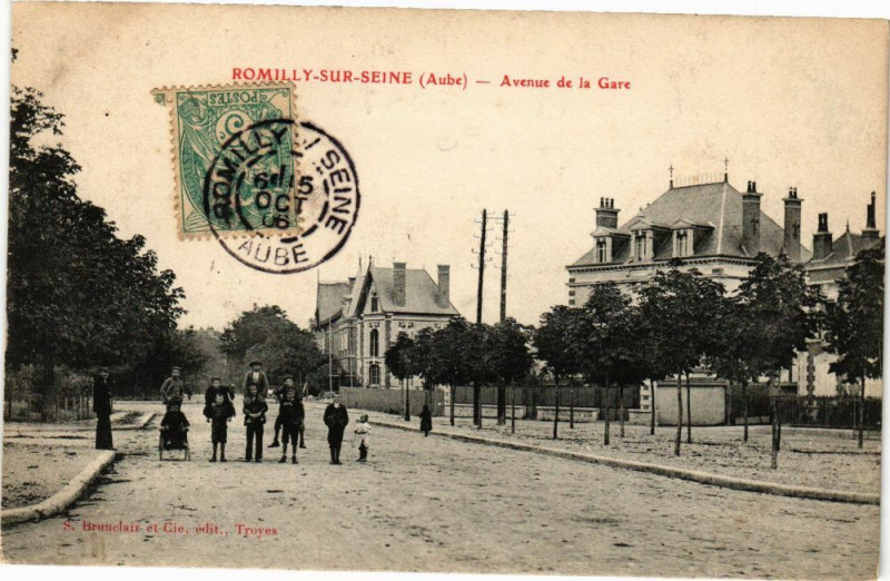 Carte postale ancienne Romilly-sur-Seine - Avenue de la Gare à Romilly-sur-Seine