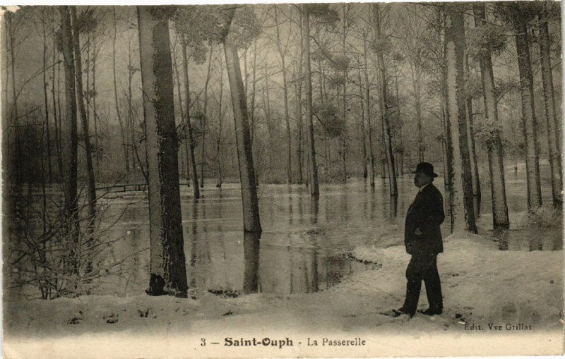 Carte postale ancienne Saint-Ouph - La Passerelle