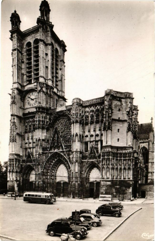 Carte postale ancienne Troyes - La Cathédrale à Troyes