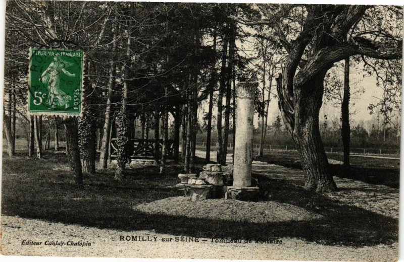 Carte postale ancienne Romilly-sur-Seine - Tomebeau de Voltaire à Romilly-sur-Seine