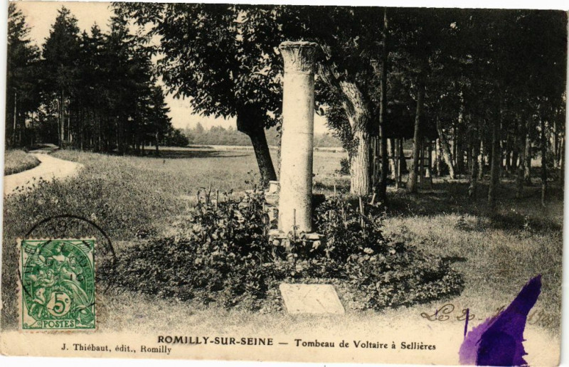 Carte postale ancienne Romilly-sur-Seine - Tomebeau de Voltaire à Romilly-sur-Seine
